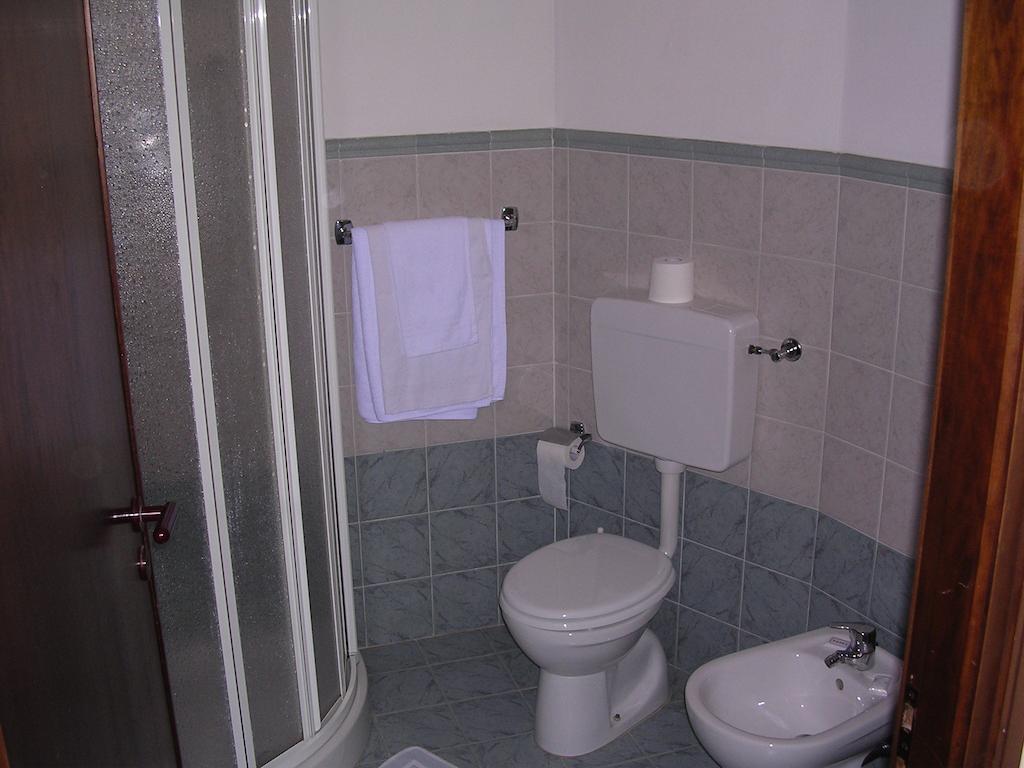 Cerrutihotel Vercelli Szoba fotó