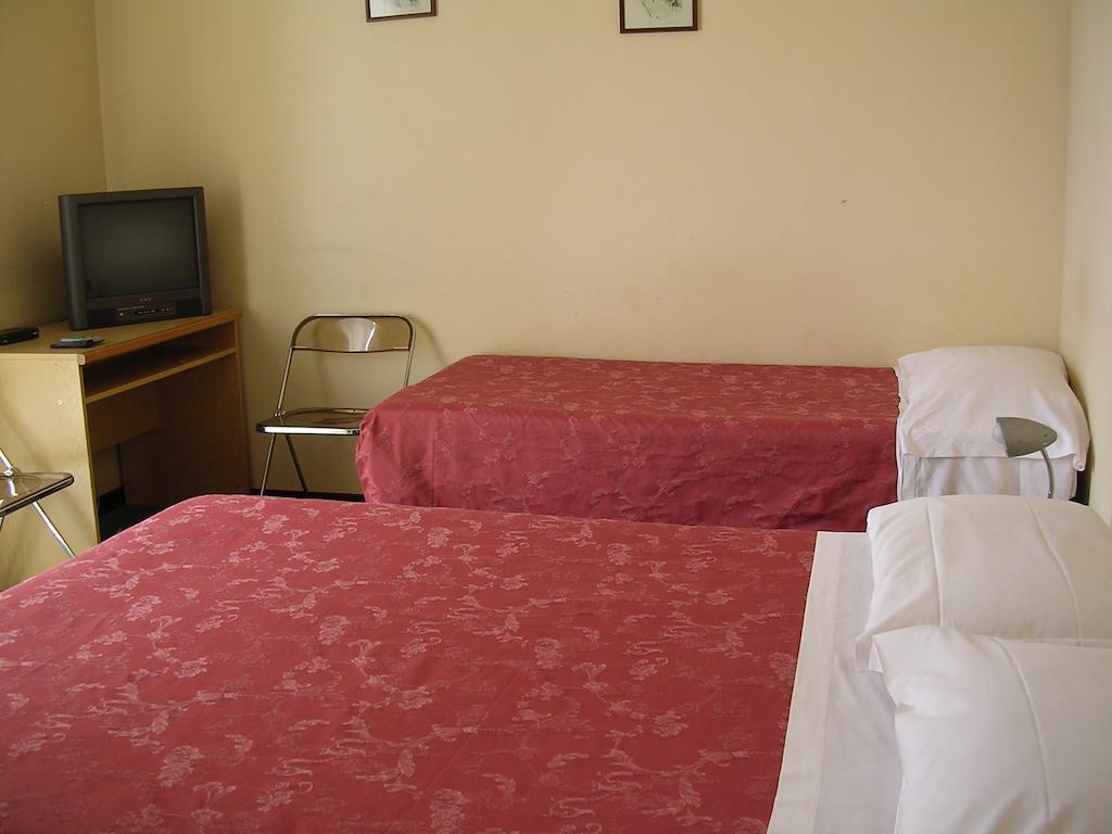 Cerrutihotel Vercelli Szoba fotó